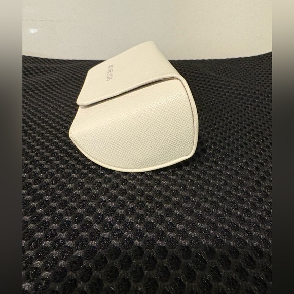 Michael Kors White Eyeglass Case - Picture 3 of 7